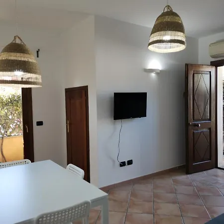 Hommy Lab - Stylish And Modern With Super Kitchen, Separate Entrance, Free Parking Apartman