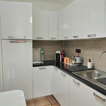 Hommy Lab - Stylish And Modern With Super Kitchen, Separate Entrance, Free Parking アパート *