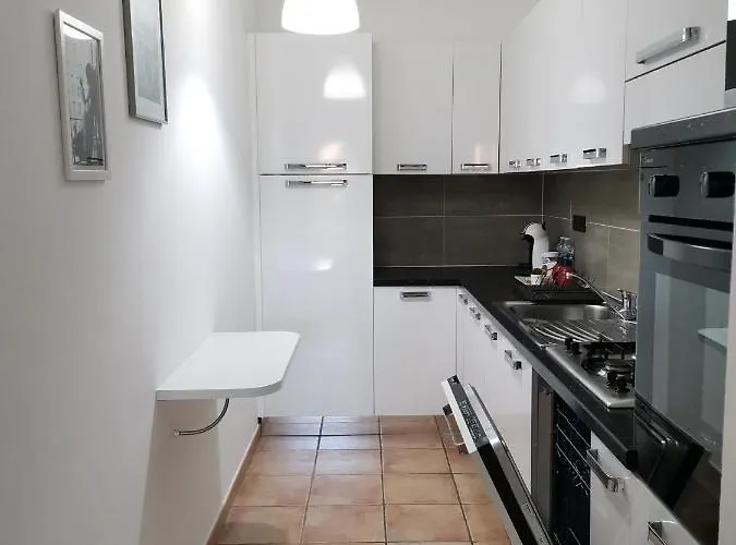 Apartment Hommy Lab - Stylish And Modern With Super Kitchen, Separate Entrance, Free Parking *