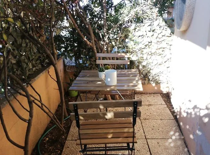 Apartment Hommy Lab - Stylish And Modern With Super Kitchen, Separate Entrance, Free Parking *