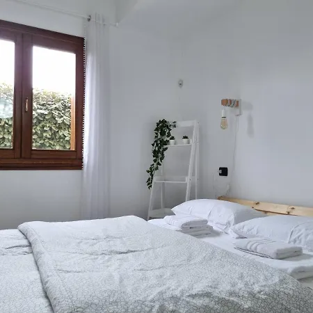 Apartment Hommy Lab - Stylish And Modern With Super Kitchen, Separate Entrance, Free Parking *