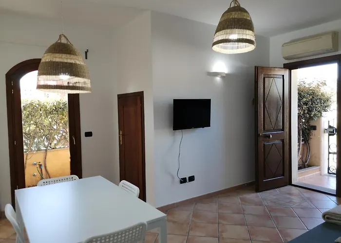 Hommy Lab - Stylish And Modern With Super Kitchen, Separate Entrance, Free Parking Appartement